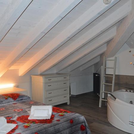 White Suite - Jacuzzi, Swimming Pool & Lake View ليتْسّينو المظهر الخارجي الصورة