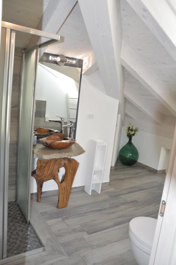 White Suite - Jacuzzi, Swimming Pool & Lake View ليتْسّينو المظهر الخارجي الصورة